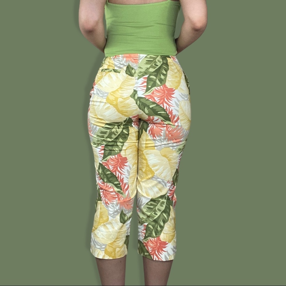 Vintage Bright Leaf Pattern Capris